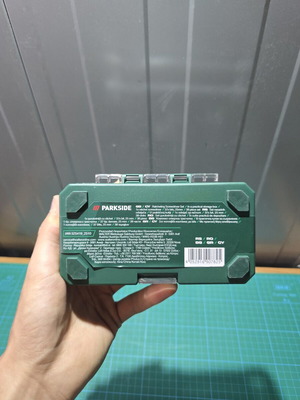 Bit set with ratchet screwdriver new