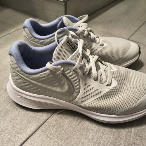 Nike Star Runner 2GS sneakers used, size 38.5, light grey with purple accents