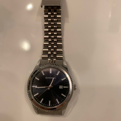 Sekonda wristwatch like new with calendar, silver