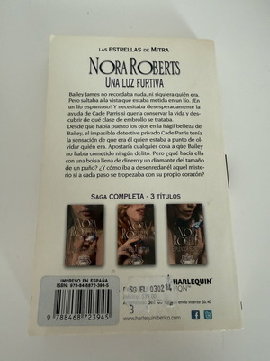 Una Luz Furtiva της Nora Roberts μεταχειρισμένο, βιβλίο στα Ισπανικά