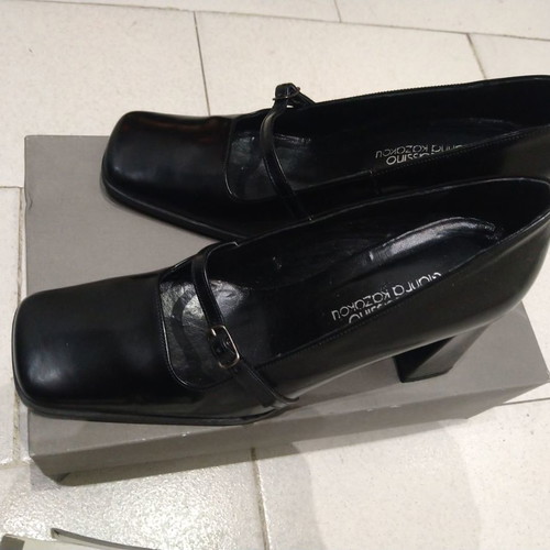 Vintage pumps with strap size 36.5 used, black, Gianna Kazakou design