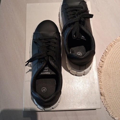 Axel women's sneakers size 37, black with white chunky sole