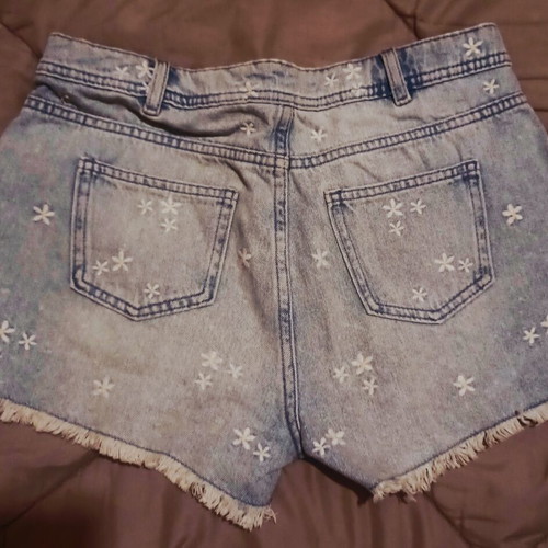 Jean shorts like new with unique subtle design, size XXS