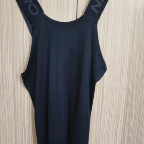Nike Dry Fit XS Top worn once, black and gray