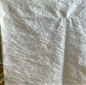 Υπέροχη πικέ vintage κουβέρτα Πειραϊκή Πατραϊκή , λευκή με ανάγλυφα λουλουδια