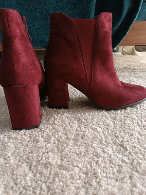 Burgundy ankle boots like new, size 37, with low heel