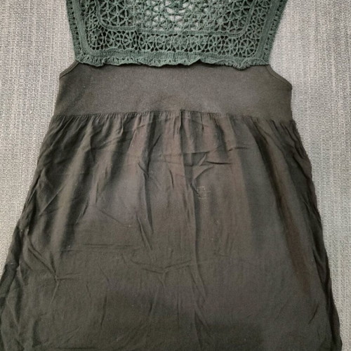 Women's sleeveless top like new, size M, black