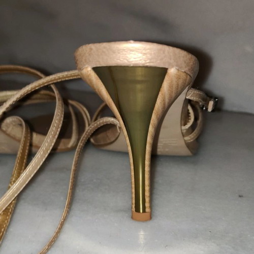 Beige sandals with gold detail on heel used, size 38
