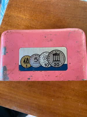 Vintage piggy bank from the 70s used with lock and coin design
