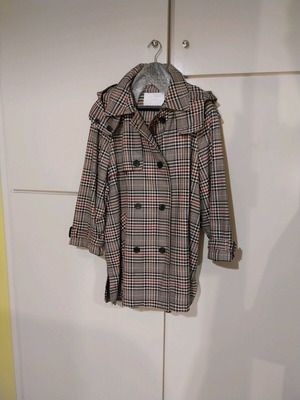 Καρώ trenchcoat σαν καινούργιο, με κουκούλα και 2 μικρά ανοίγματα