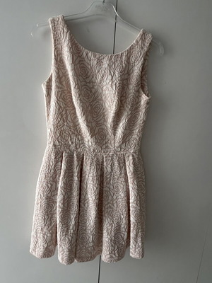 Jacquard Baby Pink Dress Sotris like new, A-line fit, size S