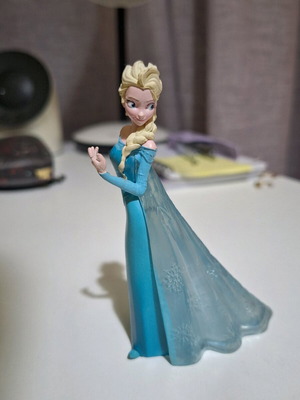 Elsa Frozen figure used in good condition