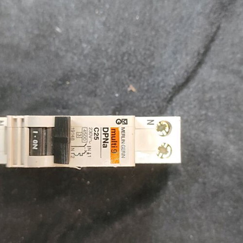 Bipolar fuse 25 amp like new, suitable for kitchen