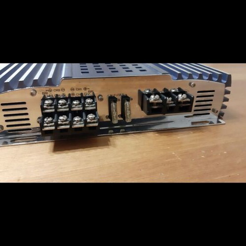 Four-channel amplifier 65 watt 4 ohm like new