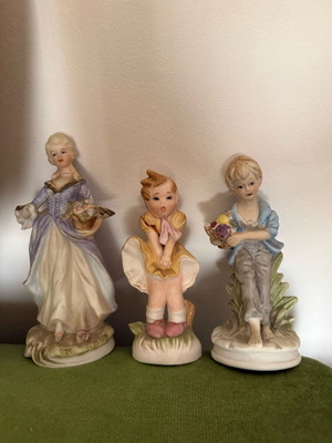 Ceramic and porcelain decorations set of 5 like new