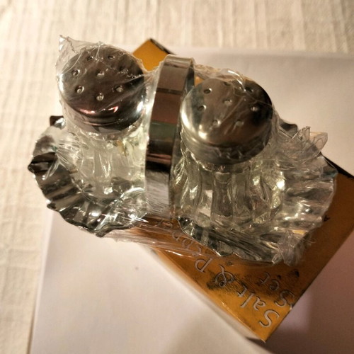 Vintage salt and pepper set new with box