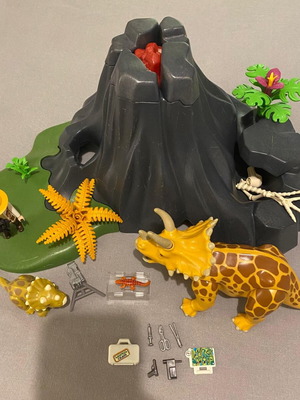 Playmobil Volcano with Dinosaurs used