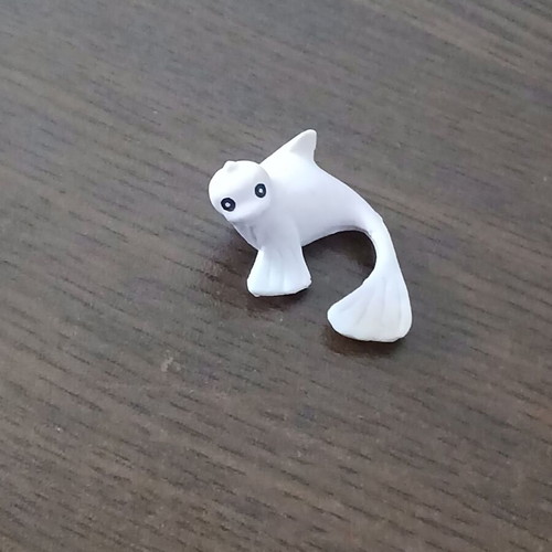 Pokemon Dewgong mini figure, mint condition