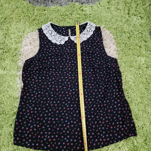 New Look blouse with crocheted collar and roses pattern, new, size M