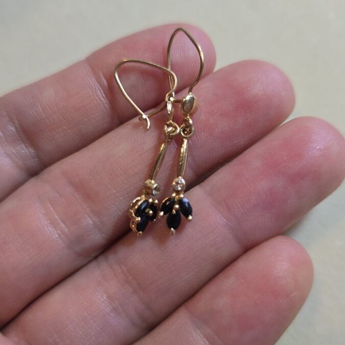 Gold 585 earrings with sapphires