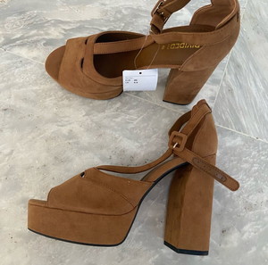 Ψικοτάκουνα πέδιλα H&M καινούργια
