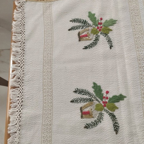 Handmade Christmas Runner Vintage 1960 like new