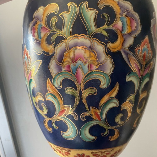 Satsuma vase large, like new, porcelain with colorful designs