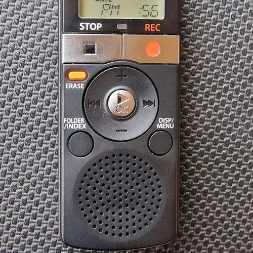 Olympus VN-7700 Digital Voice Recorder 2GB memory like new