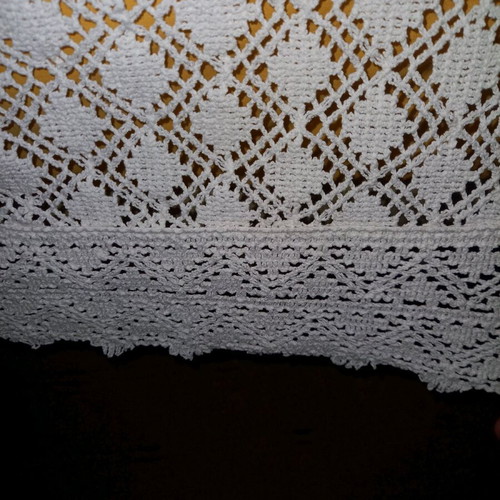 Patterned blanket with pillowcase, 2×2 m, lace trim
