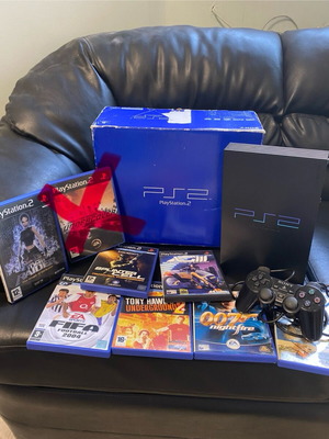 PlayStation 2 конзола като нова с 7 игри, контролер, кабели и памет карта