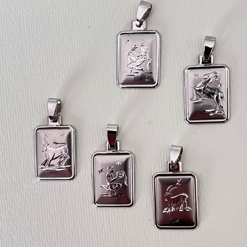 Zodiac white gold k14 pendant like new, platinum plated