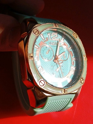 Women's watch used, battery replacement needed