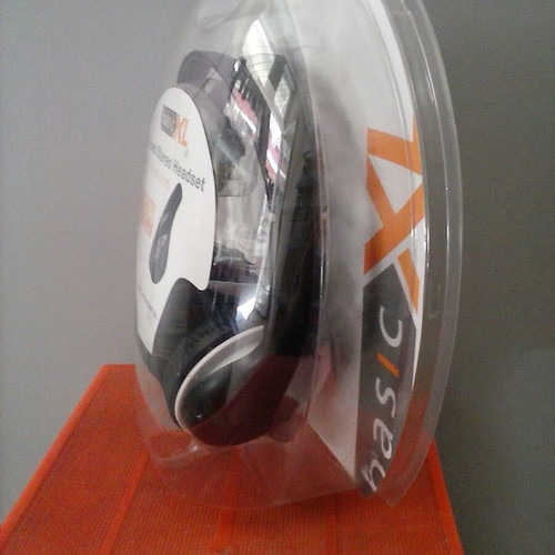 BasicXL Closed Stereo Headset with Microphone BXL-HEADSET30