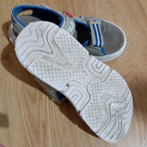 Fila Topaz Soft V Kids Sandals used, size 35, gray