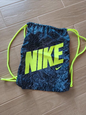 Σακίδιο Nike σαν καινούργιο, μαύρο και πράσινο