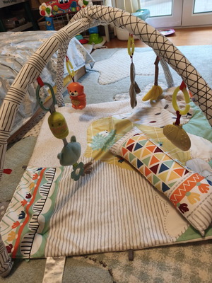 Fisher Price Baby Gym like new for 0-6 months