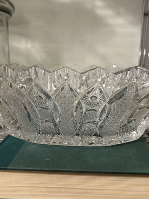 Vintage crystal gondola fruit bowl like new