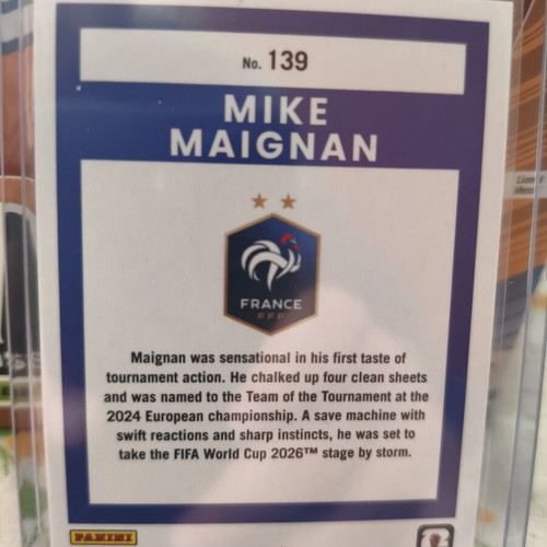 Mike Maignan numbered green sticker card new