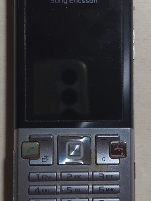 Sony Ericsson T700 τηλέφωνο μεταχειρισμένο με φορτιστή και Memory Stick Micro