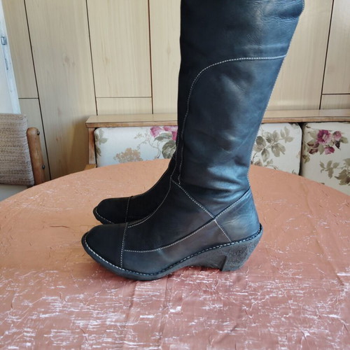 Women's black AICE leather boots like new, size 41