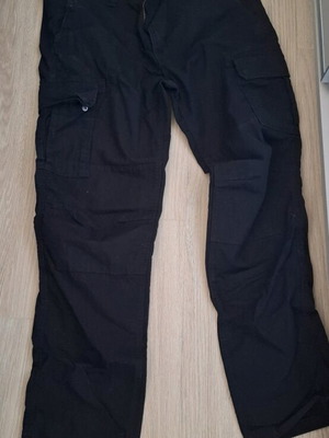Dickies Cargo pants lightly used, size 33, black