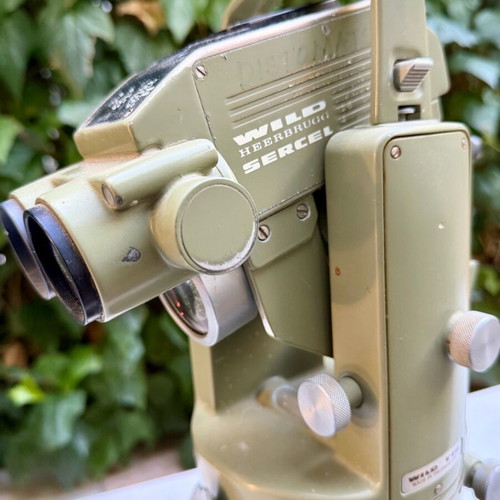 Wild T16 Theodolite used with DI4L accessory collectible