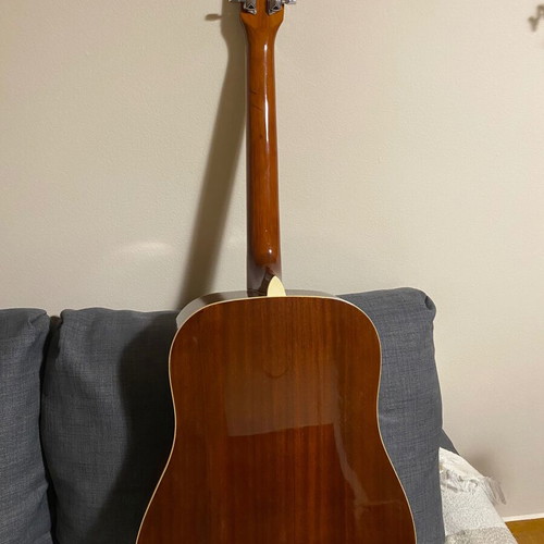 League MAG850 Acoustic Guitar like new