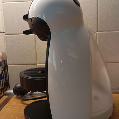 Dolce Gusto espresso coffee maker like new with capsules