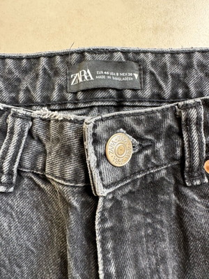 Zara mum jean like new, size 40, black