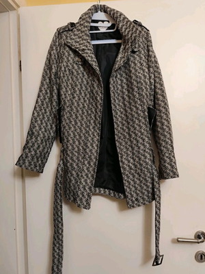 Herringbone coat with belt like new, black and white