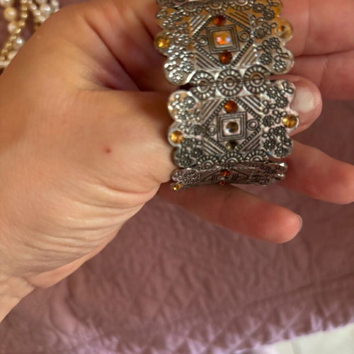 Bracelet used, missing some stones
