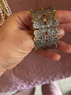 Bracelet used, missing some stones