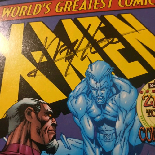 X-Men #69 like new with Carlos Pacheco signature