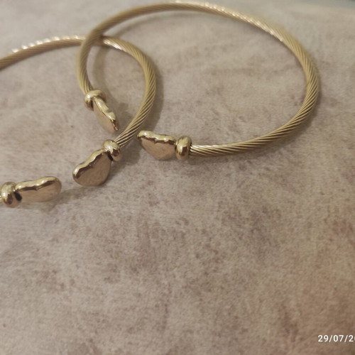 Women's Steel Bracelets Set of 2 with Heart Details Gold Tone New